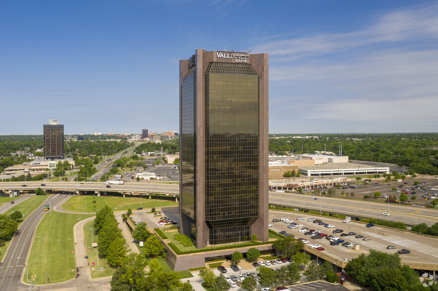 1601 Nw Expressway, Oklahoma City, OK for lease - Building Photo - Image 3 of 15