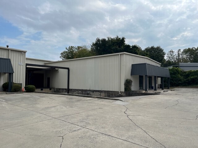 3683 N Peachtree Rd, Atlanta, GA à louer - Photo du bâtiment - Image 3 de 11