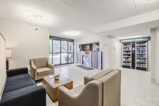 Plus de détails pour 200 S Broad St, Winston-Salem, NC - Services hôteliers à vendre