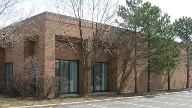 747 Church Rd, Elmhurst, IL à louer - Vidéo sur l’inscription commerciale - Image 2 de 9