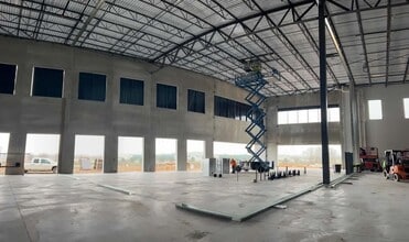 Silver Spring Route 11-Building 1, Mechanicsburg, PA for lease Interior Photo- Image 2 of 3