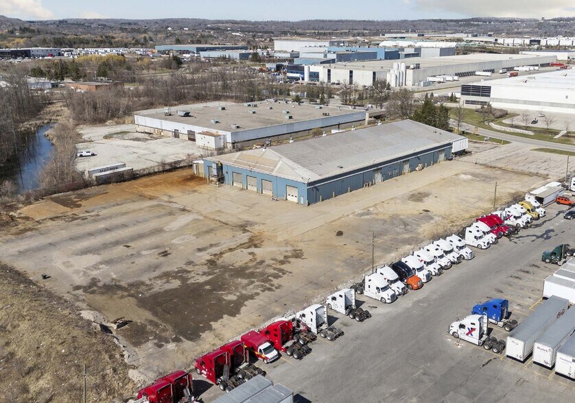 140 Market Dr, Milton, ON for lease - Building Photo - Image 2 of 7