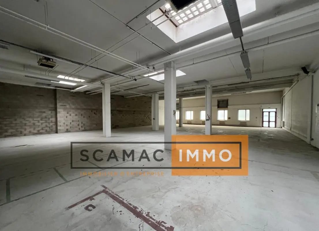 Industrial in Villepinte for lease Building Photo- Image 1 of 6