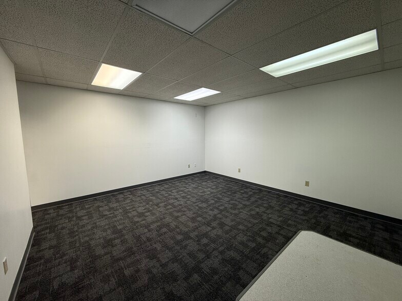 130 Trading Bay Rd, Kenai, AK à louer - Photo du bâtiment - Image 2 de 14