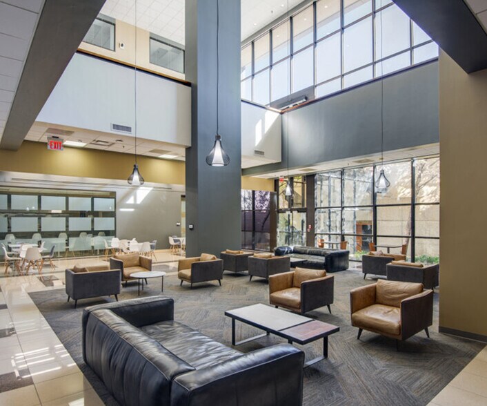 2727 Lyndon B Johnson Fwy, Farmers Branch, TX à louer - Hall d’entrée - Image 3 de 5