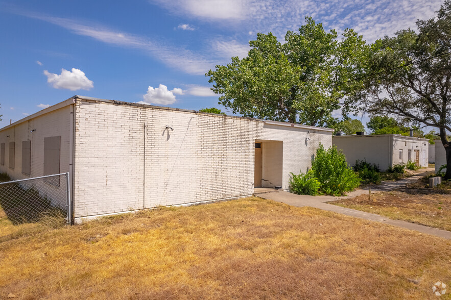 901 E 16th Ave, Corsicana, TX à vendre - Photo principale - Image 1 de 16