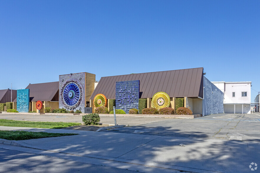 Fountain-Shields Industrial Campus portfolio of 4 properties for sale on LoopNet.ca - Building Photo - Image 2 of 5