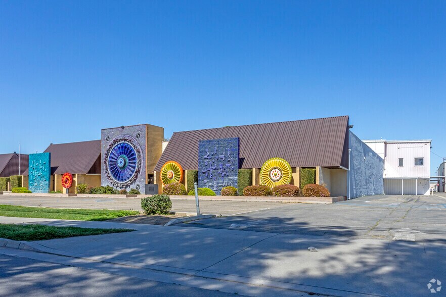 Fountain-Shields Industrial Campus portefeuille de 4 propriétés à vendre sur LoopNet.ca - Photo du bâtiment - Image 2 de 5