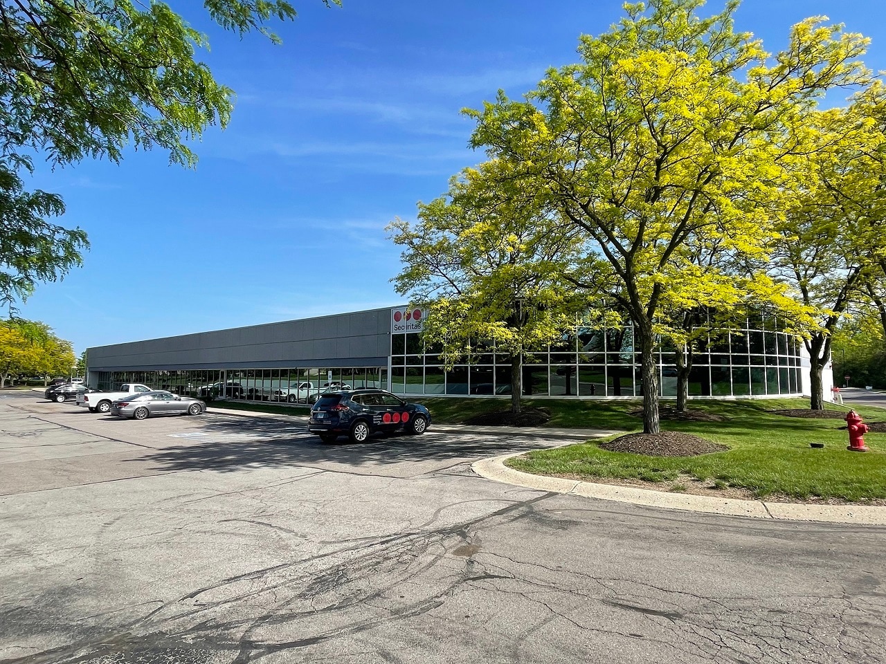 833-887 W Carmel Dr, Carmel, IN for lease Building Photo- Image 1 of 2