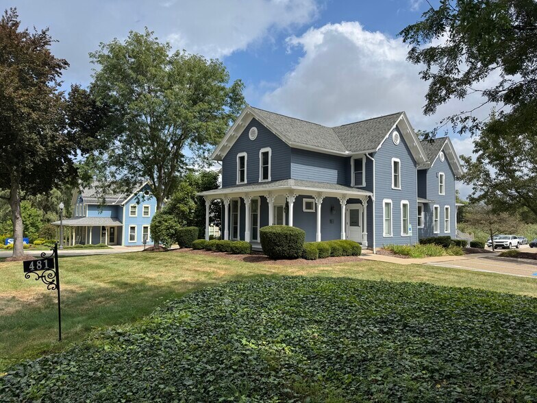 Blue Victorian portefeuille de 3 propriétés à vendre sur LoopNet.ca - Photo du bâtiment - Image 2 de 11