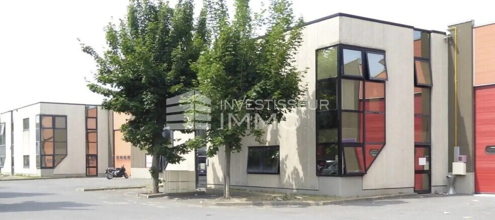 Office in La Courneuve for lease - Building Photo - Image 3 of 6