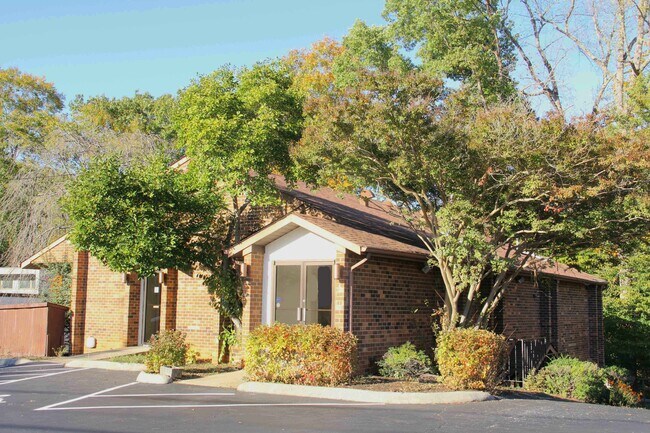 More details for 1942 Thomson Dr, Lynchburg, VA - Office for Lease