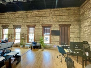 106 Stephen St, Lemont, IL à louer Photo intérieure- Image 2 de 3