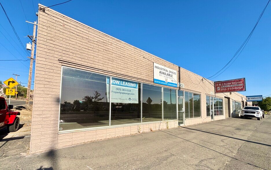 3390-3424 S Market St, Redding, CA à louer - Photo du bâtiment - Image 1 de 7