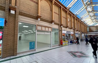 39 Green Lanes Shopping Centre, Barnstaple à louer Photo du b timent- Image 2 de 3