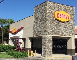 Plus de détails pour 18600-18760 NW 67th Ave, Miami Lakes, FL - Commerce de détail à louer