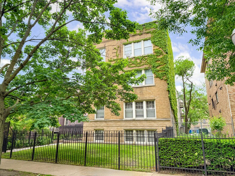 1625 W Greenleaf Ave, Chicago, IL à vendre - Photo du bâtiment - Image 1 de 7