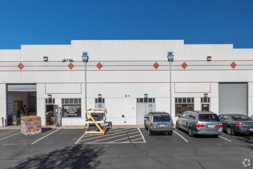 9200-9280 Mike Garcia Dr, Manassas, VA for lease - Building Photo - Image 2 of 4