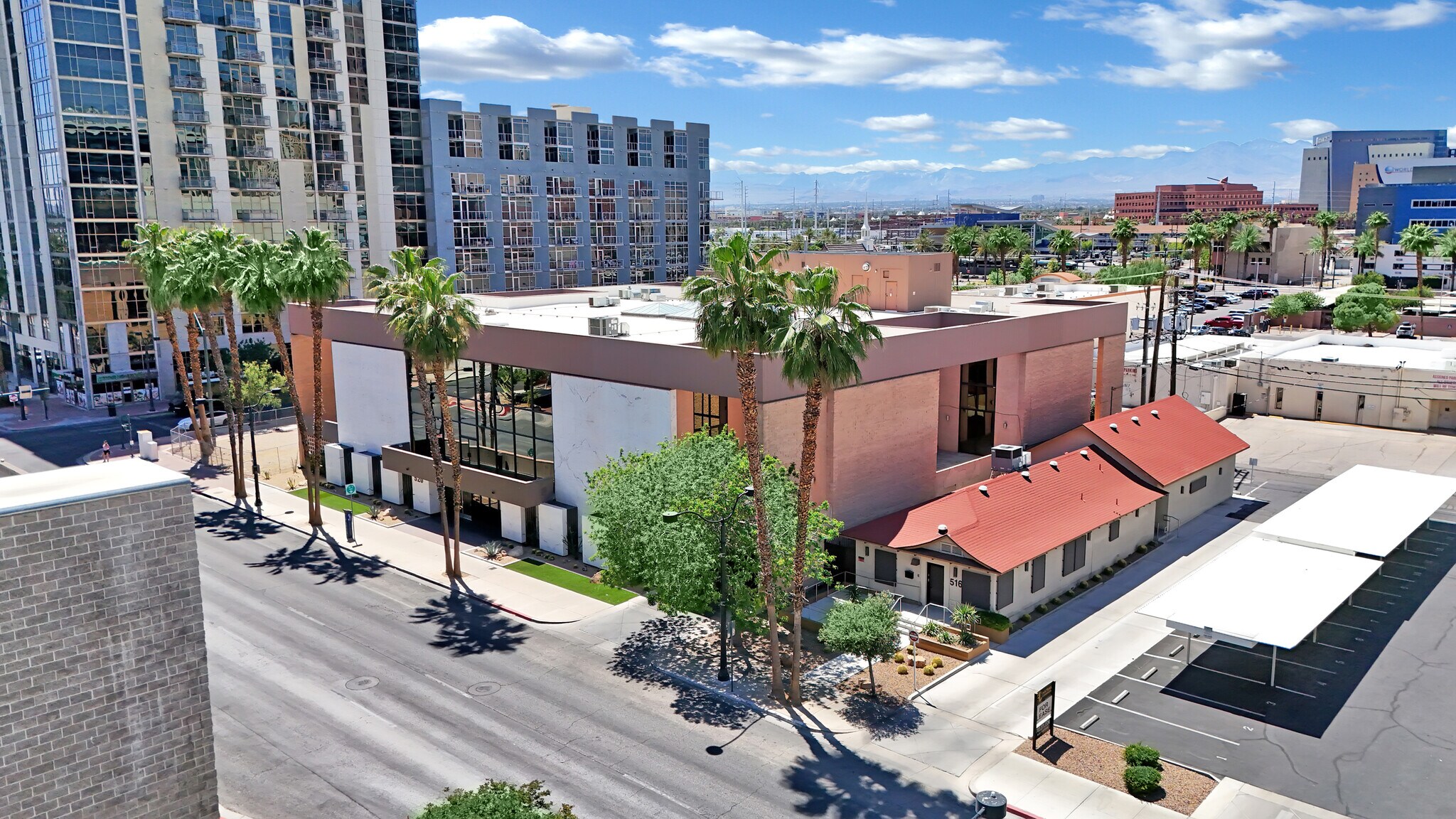 520 S 4th St, Las Vegas, NV à louer Photo du bâtiment- Image 1 de 22