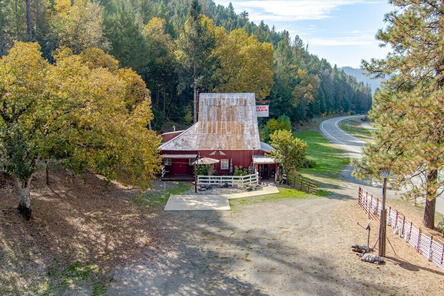 58988 State Highway 299, Douglas City, CA à vendre - Photo du bâtiment - Image 3 de 54