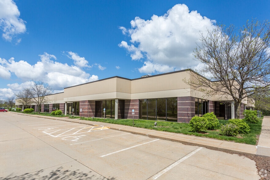 8101 Birchwood Ct, Johnston, IA for sale - Building Photo - Image 2 of 7