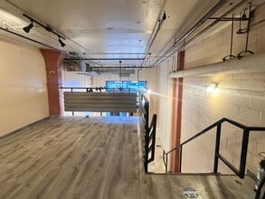 555 NW Park Ave, Portland, OR for lease Interior Photo- Image 2 of 4