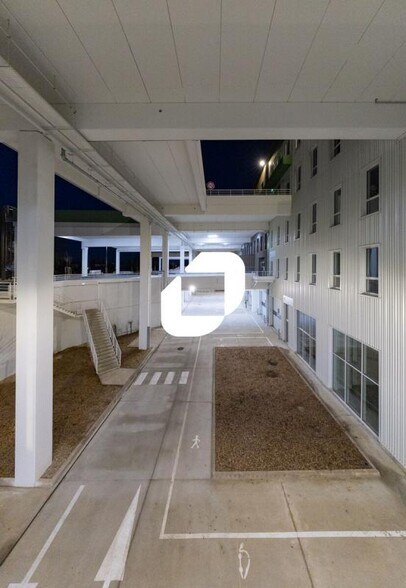 Flex dans Bondy à louer - Photo du bâtiment - Image 3 de 17