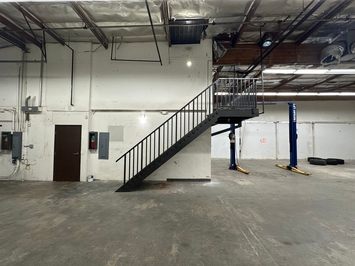 8010 Wheatland Ave, Sun Valley, CA 91352 - Unit C -  - Interior Photo - Image 1 of 15