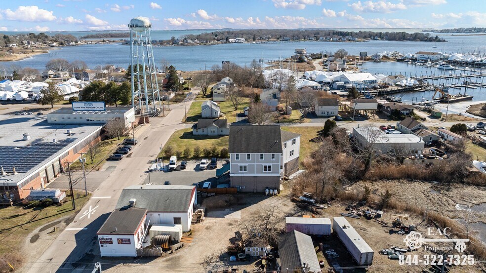 4 Broadway Avenue Ext, Mystic, CT à vendre - Photo du bâtiment - Image 2 de 38