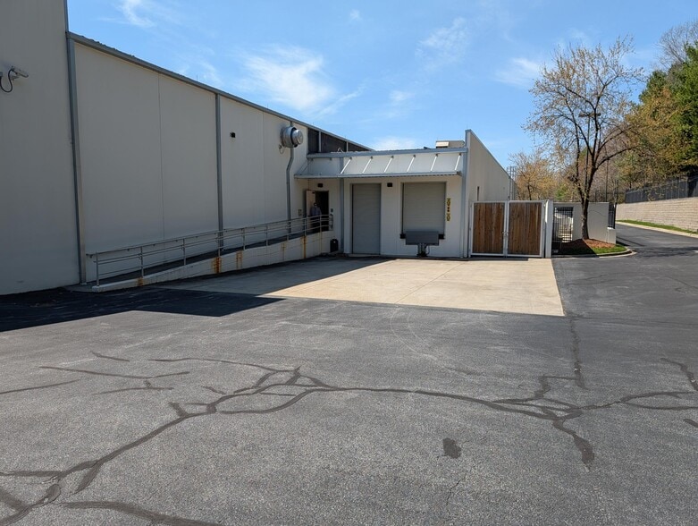 4041 Business Park Cir, Winston-Salem, NC à vendre - Photo du bâtiment - Image 3 de 5