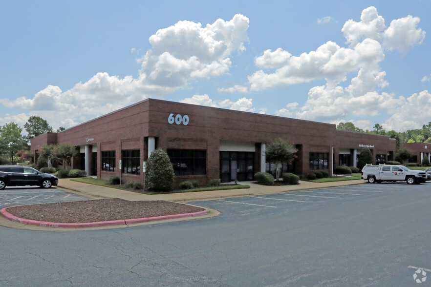 600 Airport Blvd, Morrisville, NC for lease - Primary Photo - Image 1 of 9