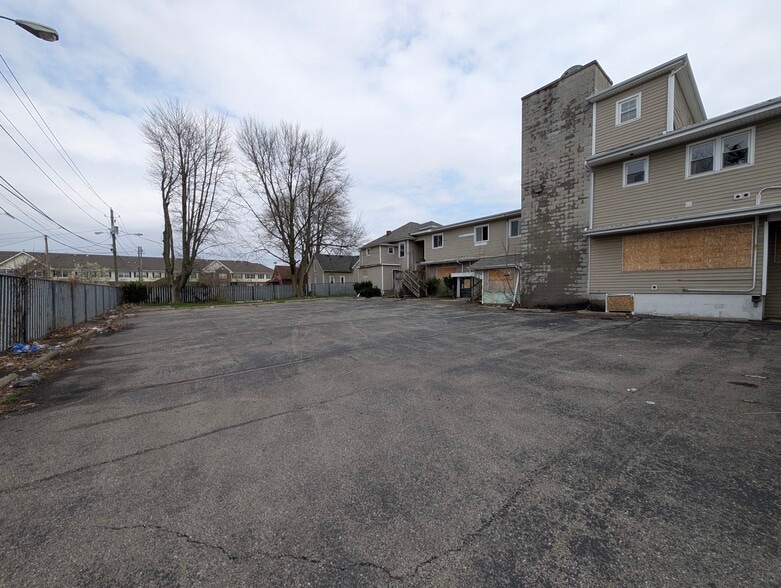 2430-2440 Bowser Ave, Fort Wayne, IN à vendre - Photo du bâtiment - Image 3 de 26