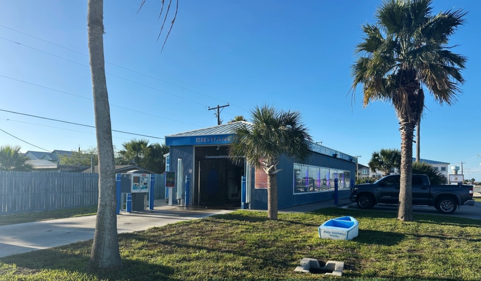 The Island Car Wash Portfolio portefeuille de 3 propriétés à vendre sur LoopNet.ca - Photo du bâtiment - Image 2 de 18