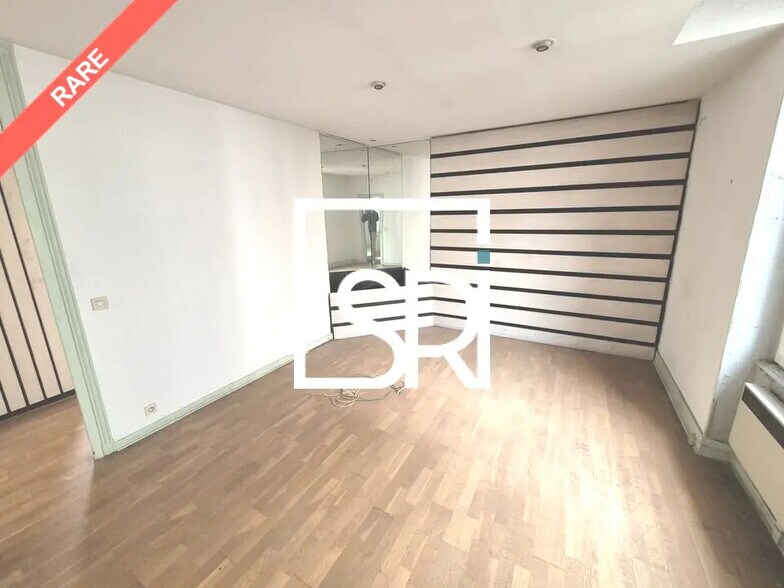 Commerce de détail dans Clermont-Ferrand à louer - Photo du bâtiment - Image 2 de 12