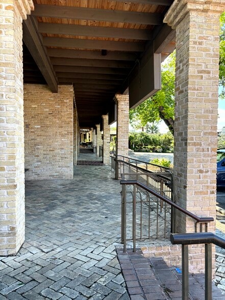 5800 Broadway St, San Antonio, TX for lease - Building Photo - Image 2 of 12