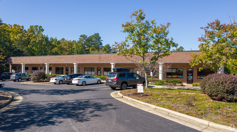 501-511 James Jackson Ave, Cary, NC for lease - Primary Photo - Image 1 of 13