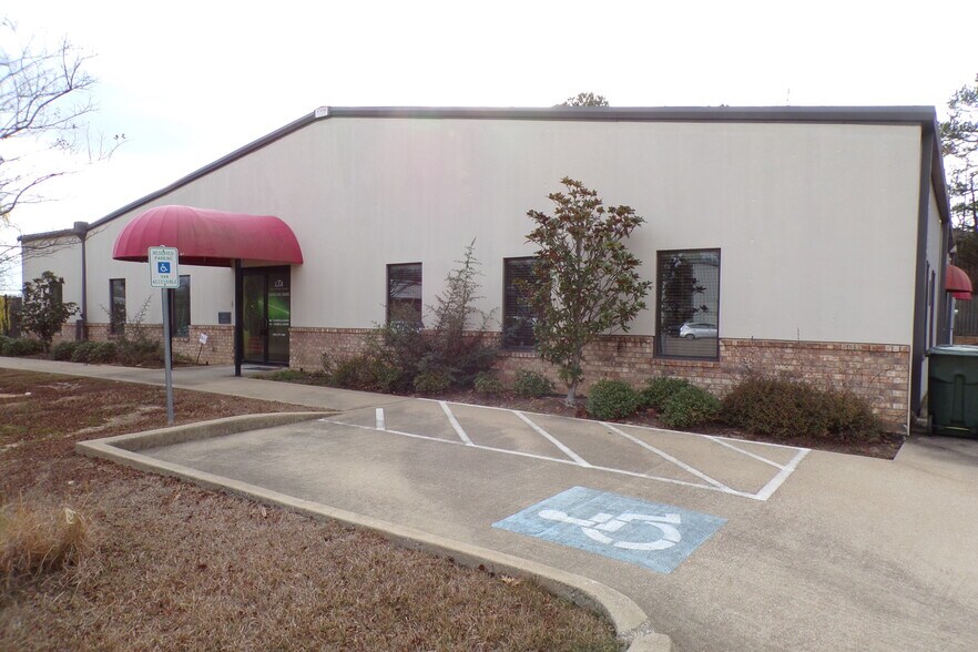 4883 Hightech Dr, Tyler, TX à louer - Photo du bâtiment - Image 2 de 11