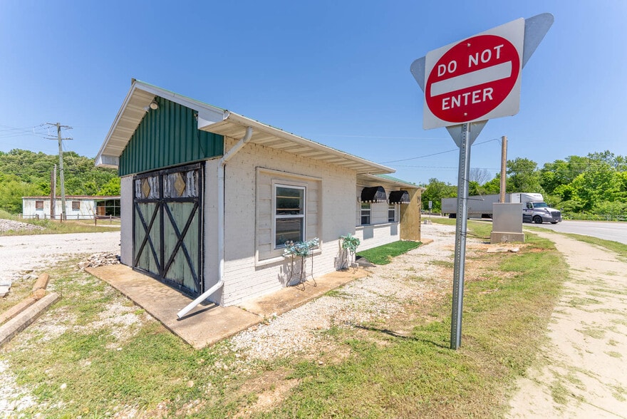 15 Main St, Mammoth Spring, AR à vendre - Photo du bâtiment - Image 3 de 23