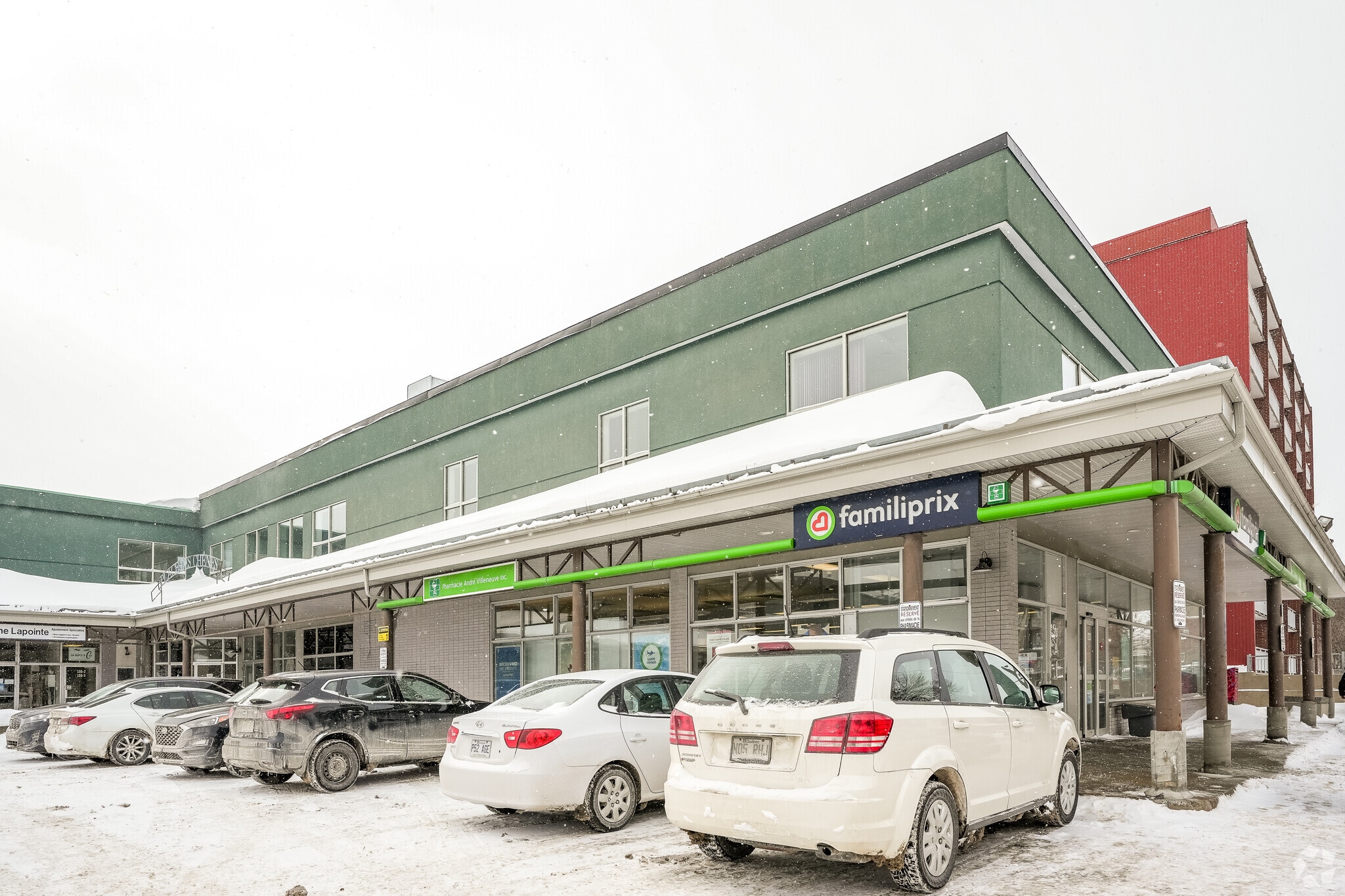 135-163 Rue Des Chênes O, Québec, QC for lease Primary Photo- Image 1 of 3