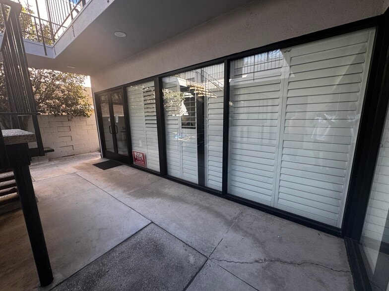 6016 Fallbrook Ave, Woodland Hills, CA for lease - Building Photo - Image 3 of 8