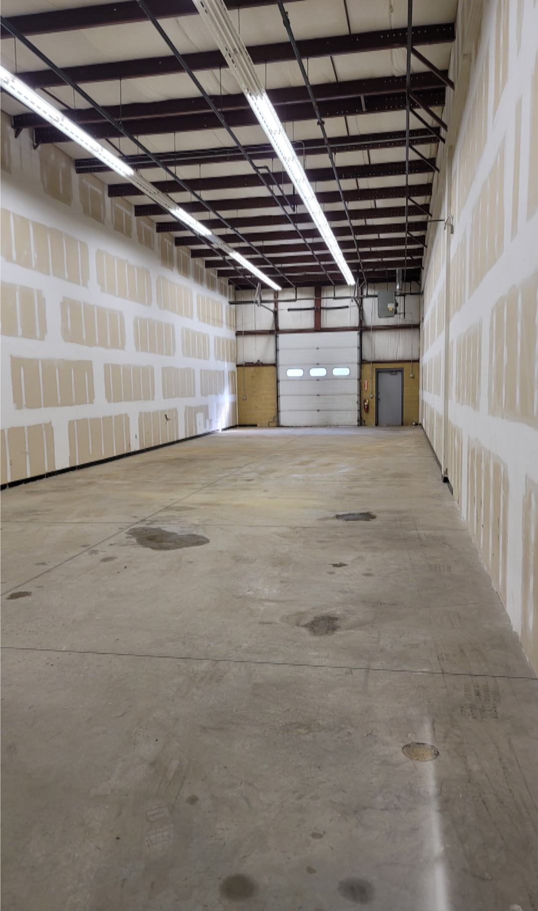 2200 Thomaston Ave, Waterbury, CT for lease Interior Photo- Image 1 of 2