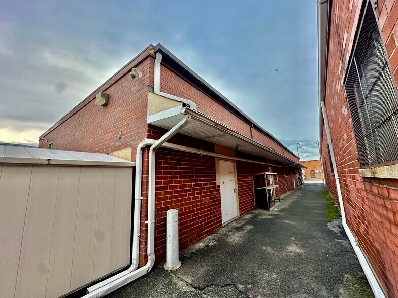 17-19 Industrial Ave, Fairview, NJ à louer - Photo du bâtiment - Image 1 de 11