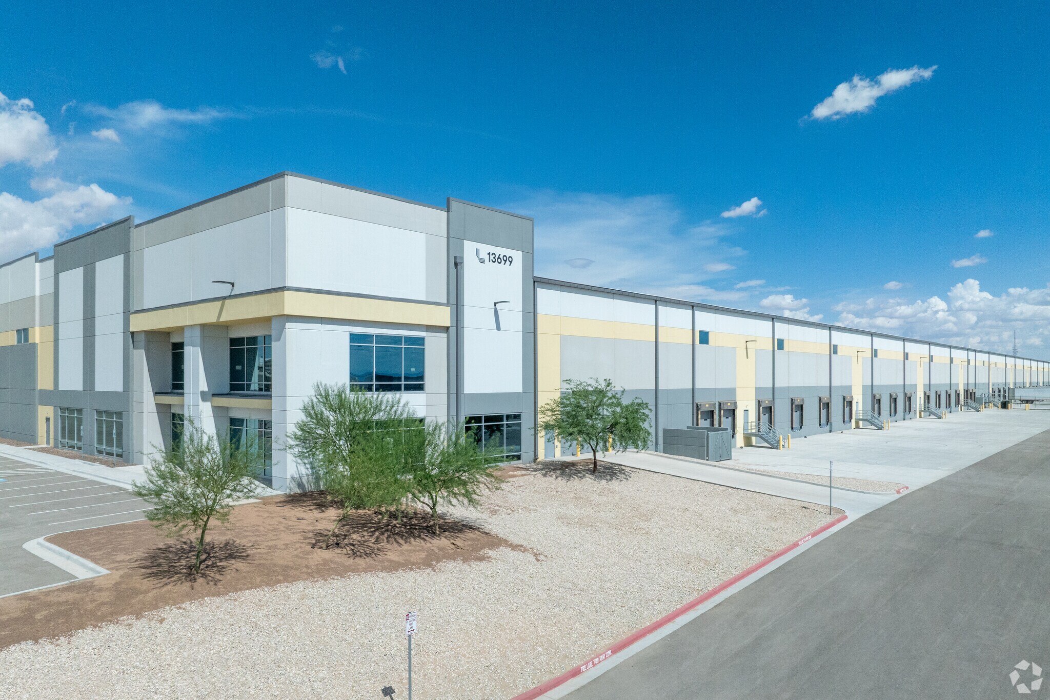 Gateway Blvd W, El Paso, TX à louer Photo principale- Image 1 de 17