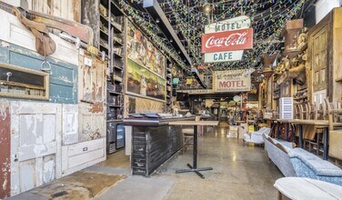 709 E Queen St, Toronto, ON à louer Photo intérieure- Image 1 de 5