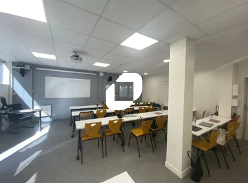 Office in Paris for sale - Interior Photo - Image 3 of 4