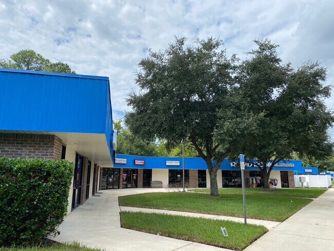 Plus de détails pour 2561-2575 County Road 220, Middleburg, FL - Commerce de détail à louer