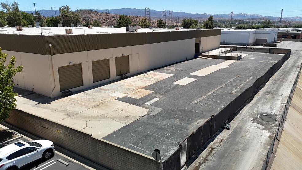 25371-25395 Rye Canyon Rd, Valencia, CA à louer - Photo du bâtiment - Image 3 de 15