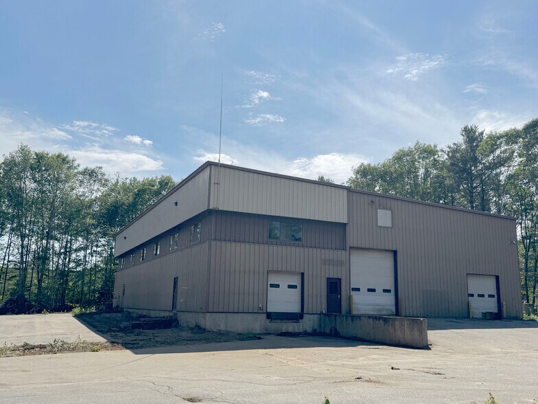 7 Industrial Pky, Brunswick, ME à louer - Photo du bâtiment - Image 2 de 4