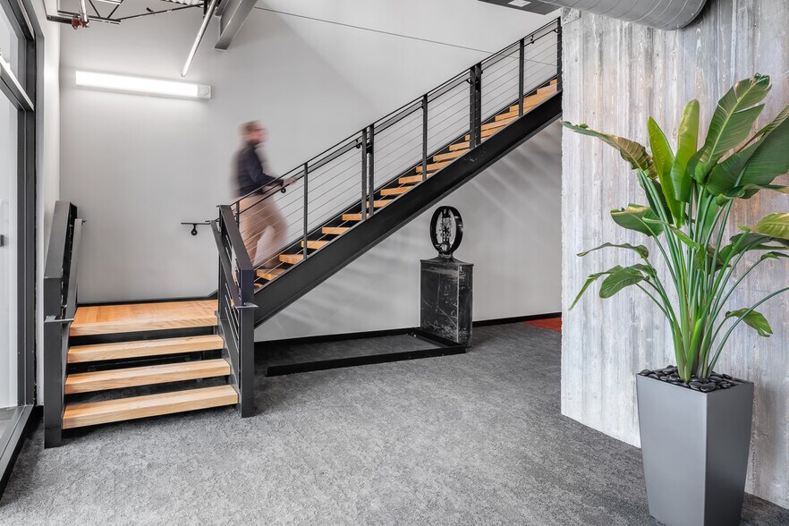 201 Irving Ave N, Minneapolis, MN for lease - Interior Photo - Image 2 of 9