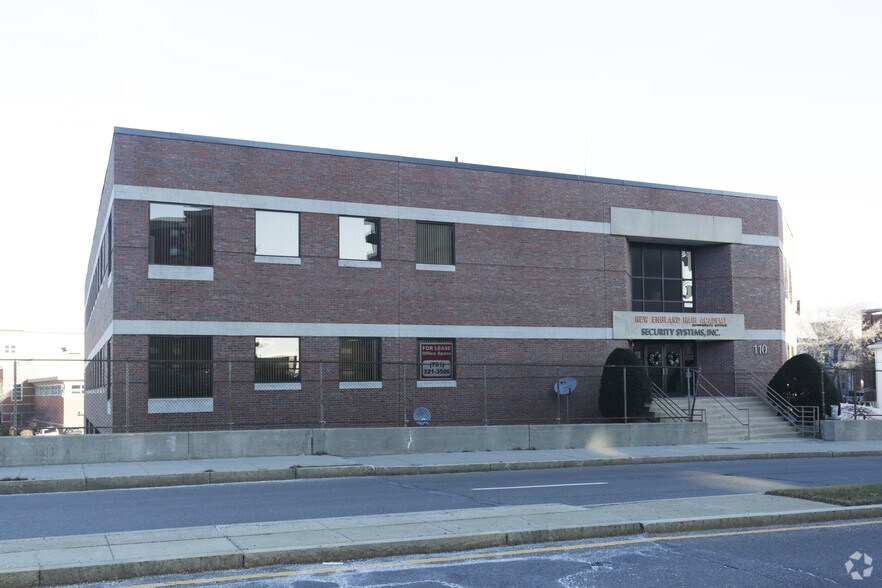 110 Florence St, Malden, MA à louer - Photo du bâtiment - Image 1 de 16